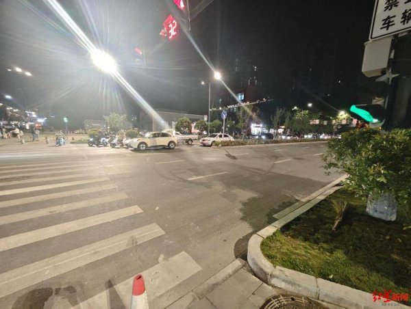医院探访“西安7人受伤交通事故”伤者：一被撞骑车男子接受手术后已苏醒，医生称“状态平稳”